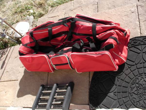 LARGE 8 POCKET RED zipper up Gym SPORTS camping equipment bag 1