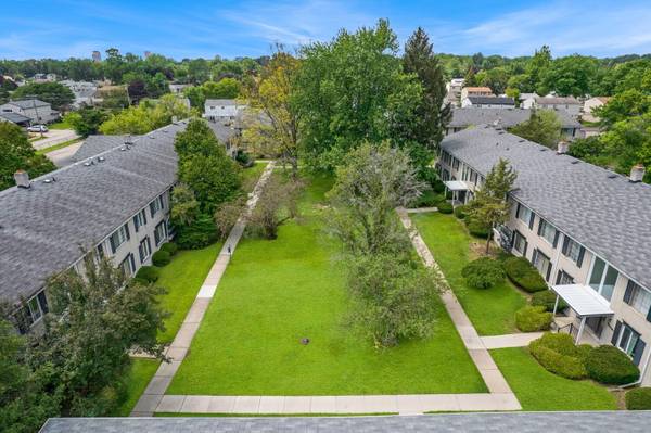 $1,369 / 2br - 1200ft2 - 2/BD, Window Coverings, Dining Room (27435 Greenfield Road, Southfield, MI)63926726903426122