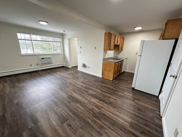 $1,669 / 1 hab - 468 pies² - ¡Calefacción incluida! 1 hab tiene estacionamiento para 2 vehículos (3931 Old Brown Ave, Manchester, NH)63656295013123124
