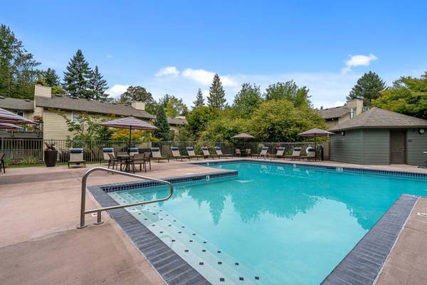 $1,982 / 2br - 990ft2 - In-Home Washer & Dryer, Lush Landscaping, Spa Hot Tub (2600 NE Minnehaha St, Vancouver, WA)63820883218179123