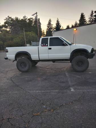 2001 Chevy S10 extended cab pickup 4x4 - $4,20063624422322561122