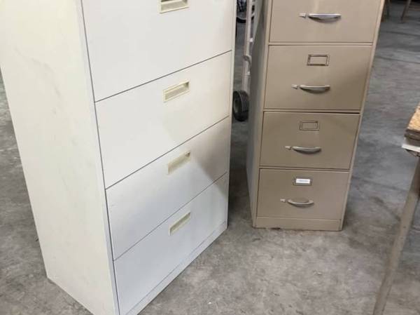 2 Filing Cabinets 1