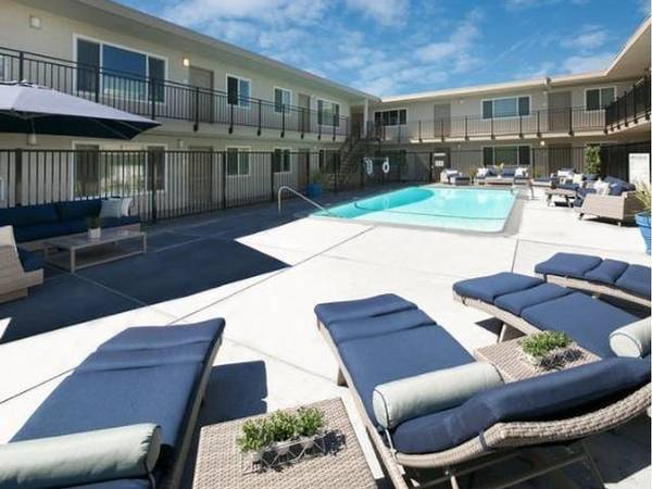 $2,573 / 3br - Who else has a large yard with 3 Bedrooms??? Come See your new unit.. (hayward / castro valley)63806889809281124