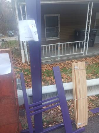 Single kid bed wood frame or fire wood 1