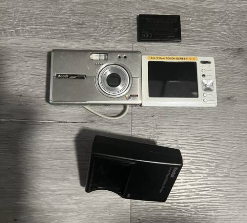 Kodak EasyShare One S143 4.0 MP Flip Touchscreen Wireless - READ - $25 (San Jose)63471480272259122