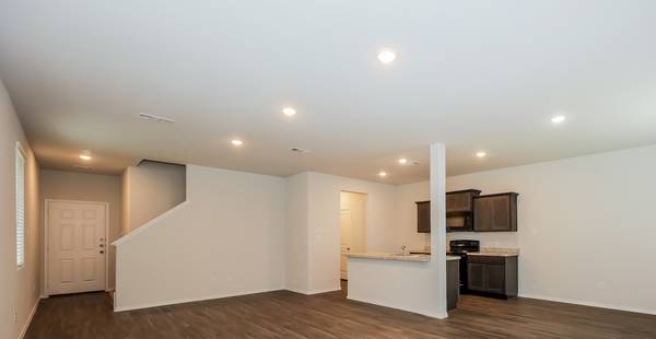 $2,195 / 4br - 1900ft2 - 575 min credit - 1 &1/2 Months Free  - No application fee (Ennis)63796327224833121