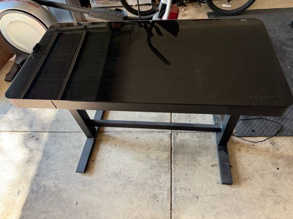 Adjustable desk 1