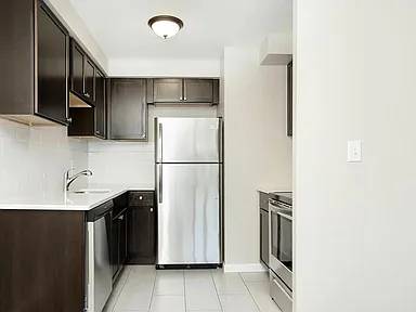 $850 / 2br - 900ft2 - Updated 2-Bedroom Apartment Near Downtown Royal Oak (3330 Greenfield Rd #11, Royal Oak, MI)64018941865475122