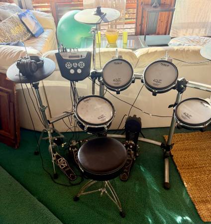 Roland Electric Drum Set (complete ) 1