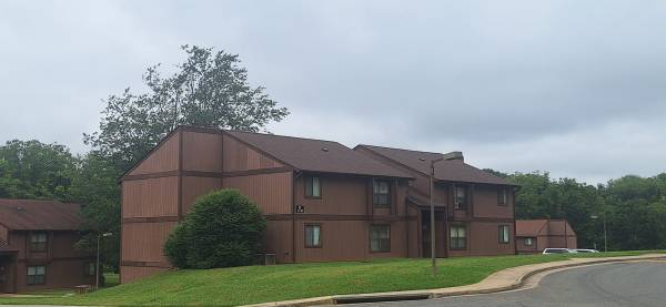 $1,065 / 3br - Raintree Village Apartments - now taking applications (Bedford)63852072236033120
