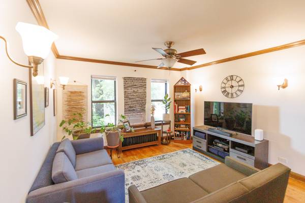 $173,000 / 1br - 690ft2 - See this 1-BR condo with detached garage 1 to 3 pm Saturday 9/27 (Oak Park)63898734742914122