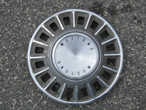 1968 Ford Mustang Hubcaps 1