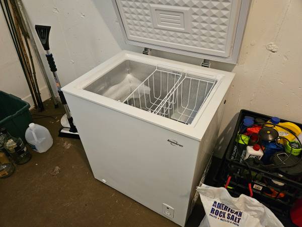 5 cubic ft Freezer 1