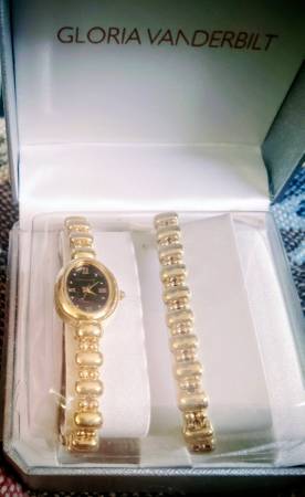 Gloria Vanderbilt Watch and Bracelet Set (New) 1