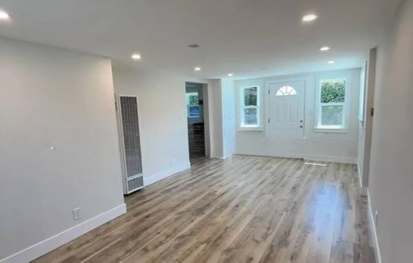 $1,500 / 1br - 554ft2 - Beautiful 1 Bedroom Remodeled Stand Alone Unit Located At Glendale!!! (Glendale)63701185709315122
