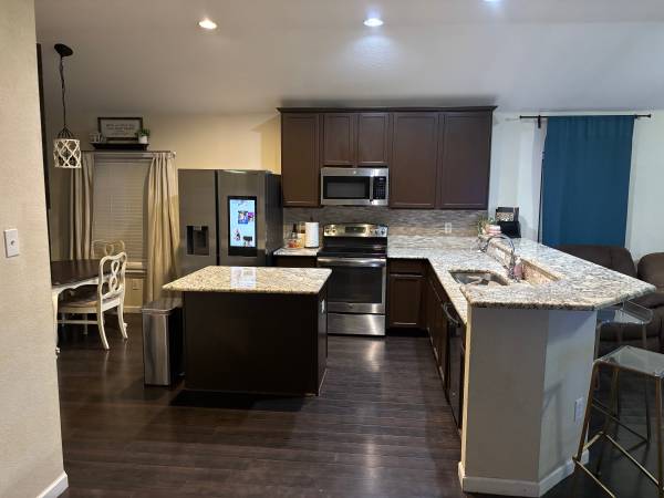 $210 / 3br - 1985ft2 - Home Away From Home (Fate)63796375808003120