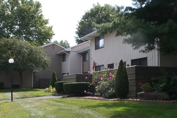 $1,650 / 1br - Castle Hill Apts. - 1 bedroom with Loft Area (Holyoke)64017048145666124