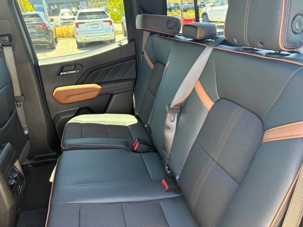 2026 GMC Canyon AT4- Black - Photo 10