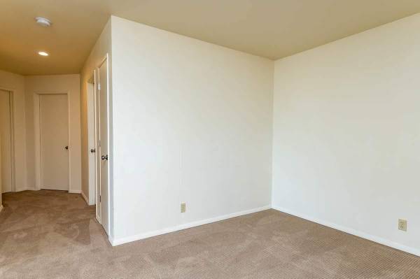 $2,200 / 3br - 1210ft2 - Sophisticated 3 BR/2 BA Retreat with Garbage Disposal (Bend, OR)63839292541827123