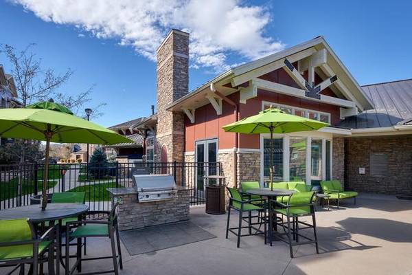 $1,699 / 1br - 806ft2 - Parque para Perros sin Correa, Centro de Negocios, Piscina Todo el Año (4560 S Balsam Way Denver, Co. 80123)63771721439745124