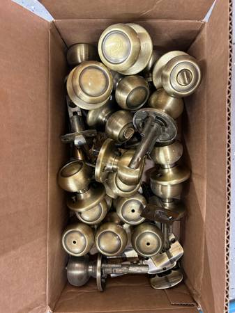 Antique brass door knobs (10) 1