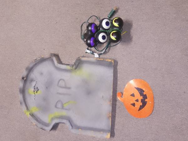 Halloween decorations 1