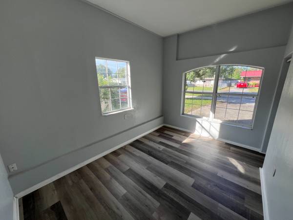 $1,695 / 3br - Cocina NICE (3BR/1BA) Casa en Zephyrhills ¡SIN FEE DE APLICACIÓN! (Zephyrhills)63991228516611122