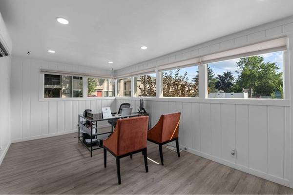 $1,175 / 1br - 366ft2 - Baseboard Heaters, LVP Flooring, On-Site Management, Laundry Facility63981533787394124