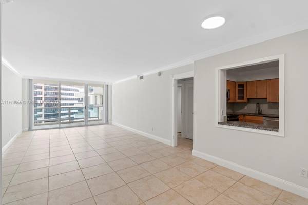 $3,300 / 2br - 1040ft2 - Oversized 2bd with Direct Beach Access! (Seacoast 5151- Miami Beach)64001844775298120