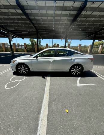 2019 Nissan Altima SR 1