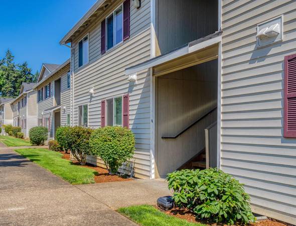 $1,550 / 2br - SPECIAL - $1700 OFF - On-Site Management, Pets Welcome + Ceiling Fan (Glenfair)64039223324675121