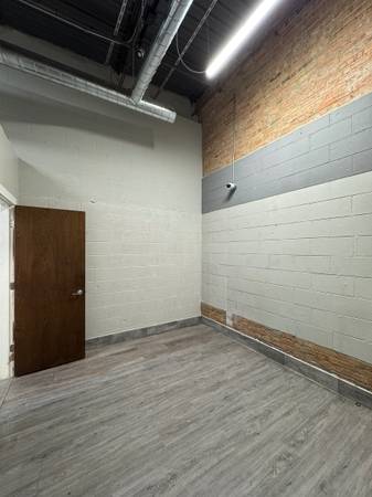 $555 / 110ft2 - ¡Barberos, Estilistas! Estudio privado esquinero con cerradura Suite62 con fregadero (Chicago, South Side Woodlawn, East Englewood Washington Park)63918413715075124