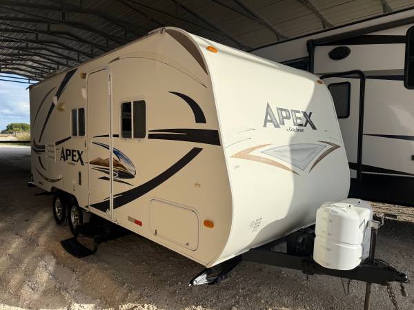 2012 Apex by  Coleman 23ft slide out Sleep 4 very comfortable 1