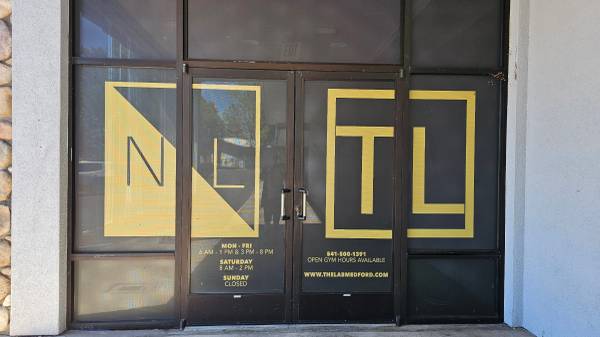 $7,875 / 10500ft2 - Eagles Plaza Space!#220157280 (Medford)64192591268353123