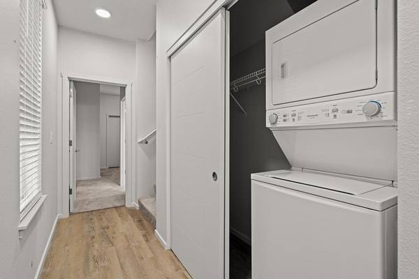 $2,165 / 2br - 1041ft2 - Reserve su nuevo adosado hoy: ¡llámenos para hacer una visita!63672636856321121
