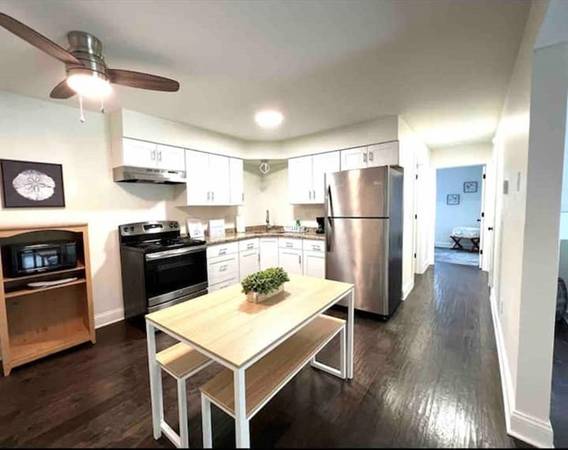 $1,795 / 2br - 900ft2 - ** SPACIOUS 2 BEDROOM / 1 BA APARTMENT ** (LAKE GENEVA) (Lake Geneva)63846719250819122