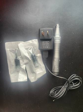 Dr. Pen M8 microneedling pen 1