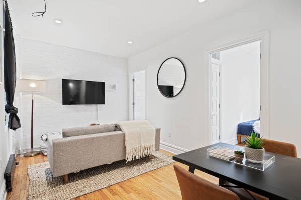 $5,950 / 3br - Heart of Greenpoint Ave with Luxury Amenities (Greenpoint)63827267576705121