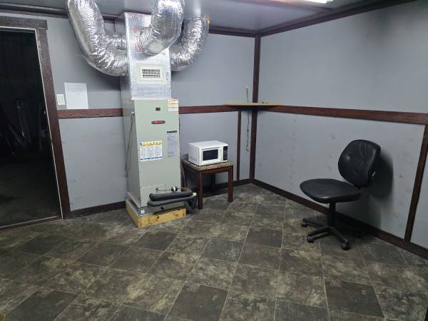 $1,000 Warehouse/Office and Yard space available64036542309762123