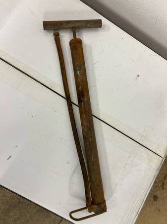 Vintage tire pump 1