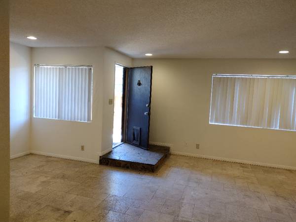 $3500.00 / 3br - 1358ft2 - Gated 3 Bedrooms in North Hills63818727770497120