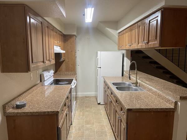$2,000 / 2br - + 1 baño con apartamento de garaje aceptando sección-8 (Sacramento)63844737454723123