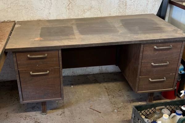 Desk 1