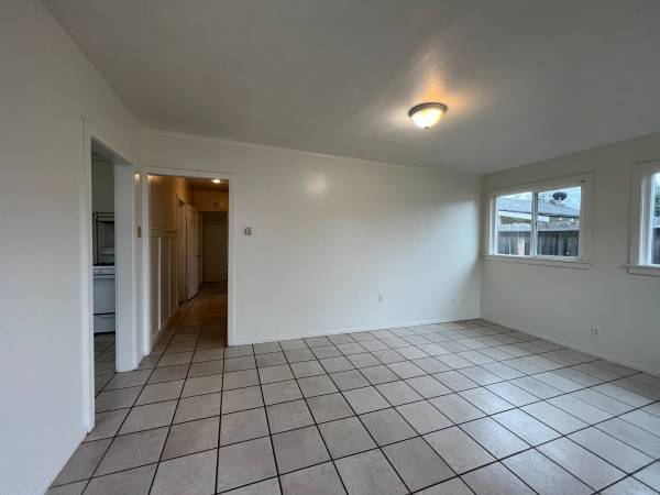 $2,100 / 2br - 787ft2 - 224 1/2 North J (Lompoc)63663837492353122
