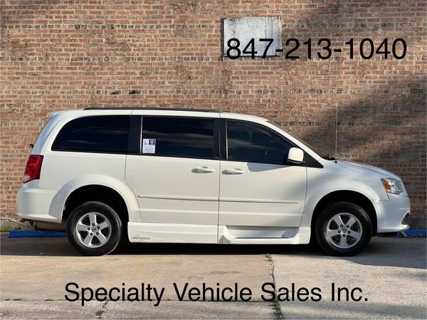 Furgón Dodge Grand Caravan 2013 accesible para sillas de ruedas - $27,500 (Skokie)63619111993089124