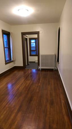 $1,000 / 1br - 800ft2 - Large QUIET 1 bdrm first floor(Saranac Lake) avail Nov 1st (Saranac Lake)63934288094338120