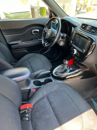 Edición limitada Kia Soul zona roja 2014 - $5800 (Walnut ca.)63615976352641124