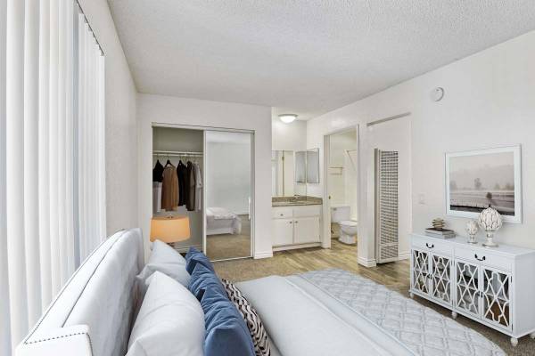 $2,650 / 2hab - 954ft2 - Instalaciones de lavandería en el lugar, armarios espaciosos, piscinas (10108 Calle Marinero, Spring Valley, CA)63865932862209123