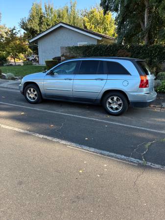 2004 Chrysler Pacifica 1