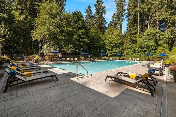 $1,775 / 2br - 928ft2 - Dive into Crystal-Clear Waters in Our Sparkling Pool (Wilsonville)63672582690433124